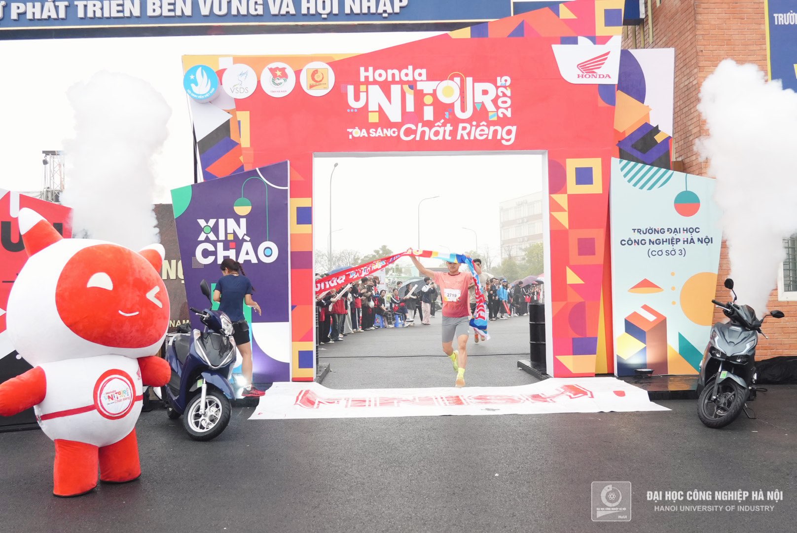 Sinh viên HaUI bùng cháy cùng đại nhạc hội Uni Tour 2025