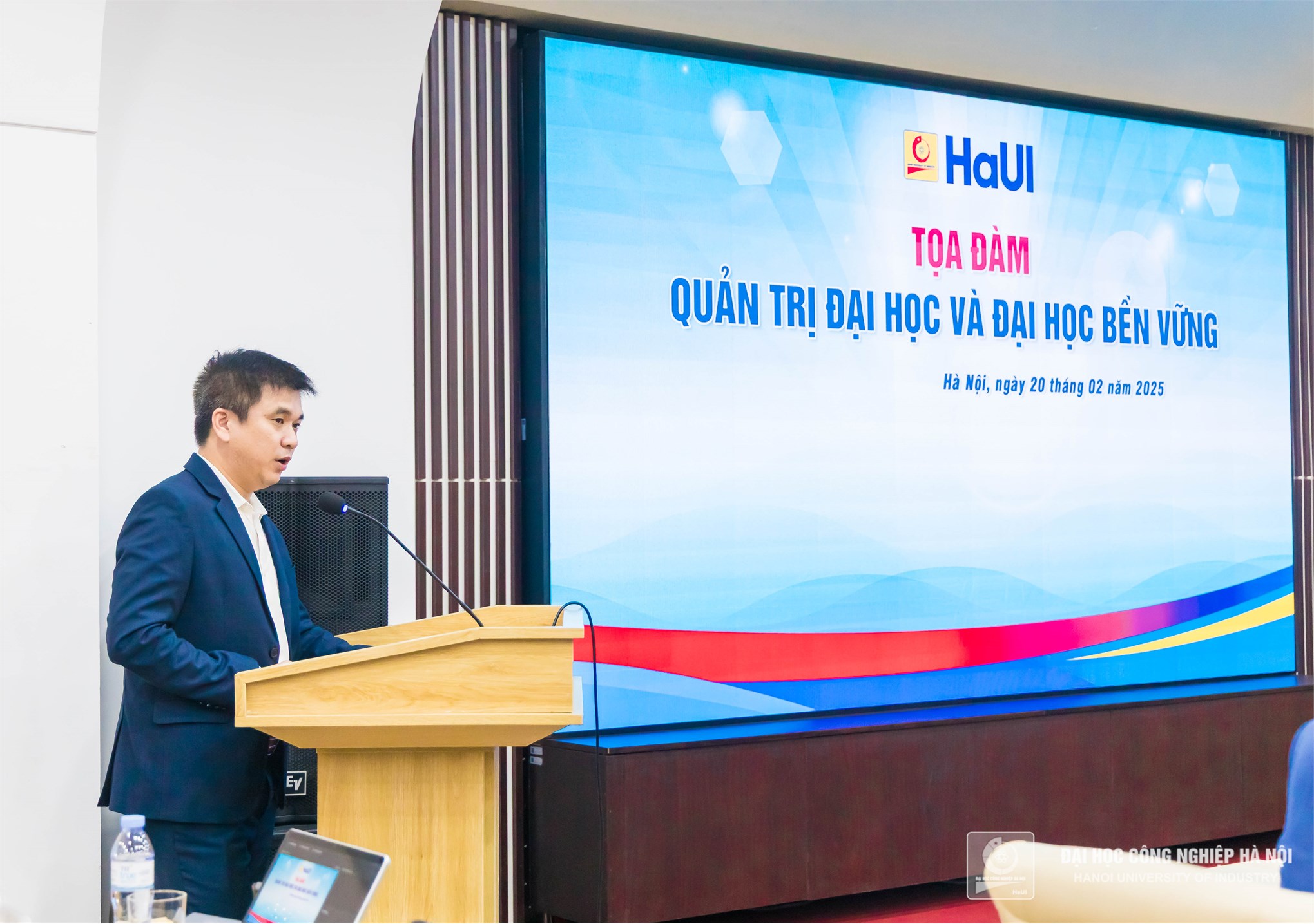 HaUI Hosts Seminar on University Governance and Sustainable Development