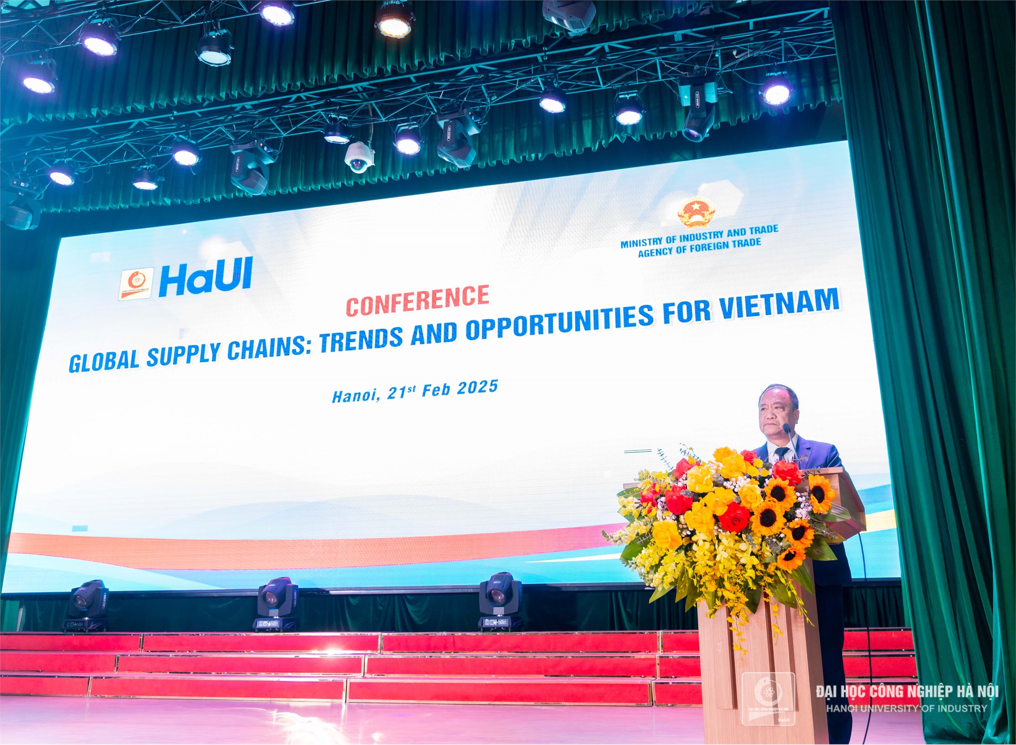 Chuyên gia Hoa Kỳ chỉ ra “điểm sáng` cho logistics Việt Nam và những bài học cho sinh viên HaUI