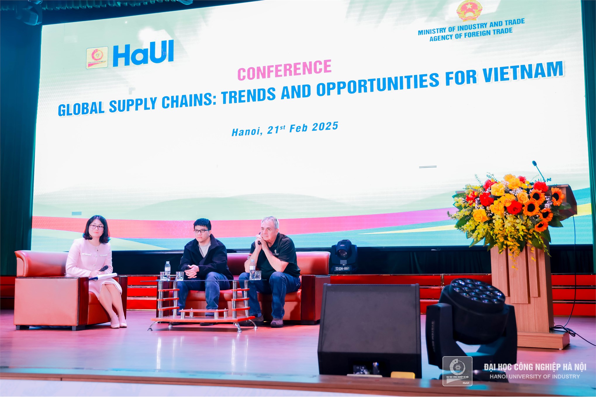 Chuyên gia Hoa Kỳ chỉ ra “điểm sáng` cho logistics Việt Nam và những bài học cho sinh viên HaUI