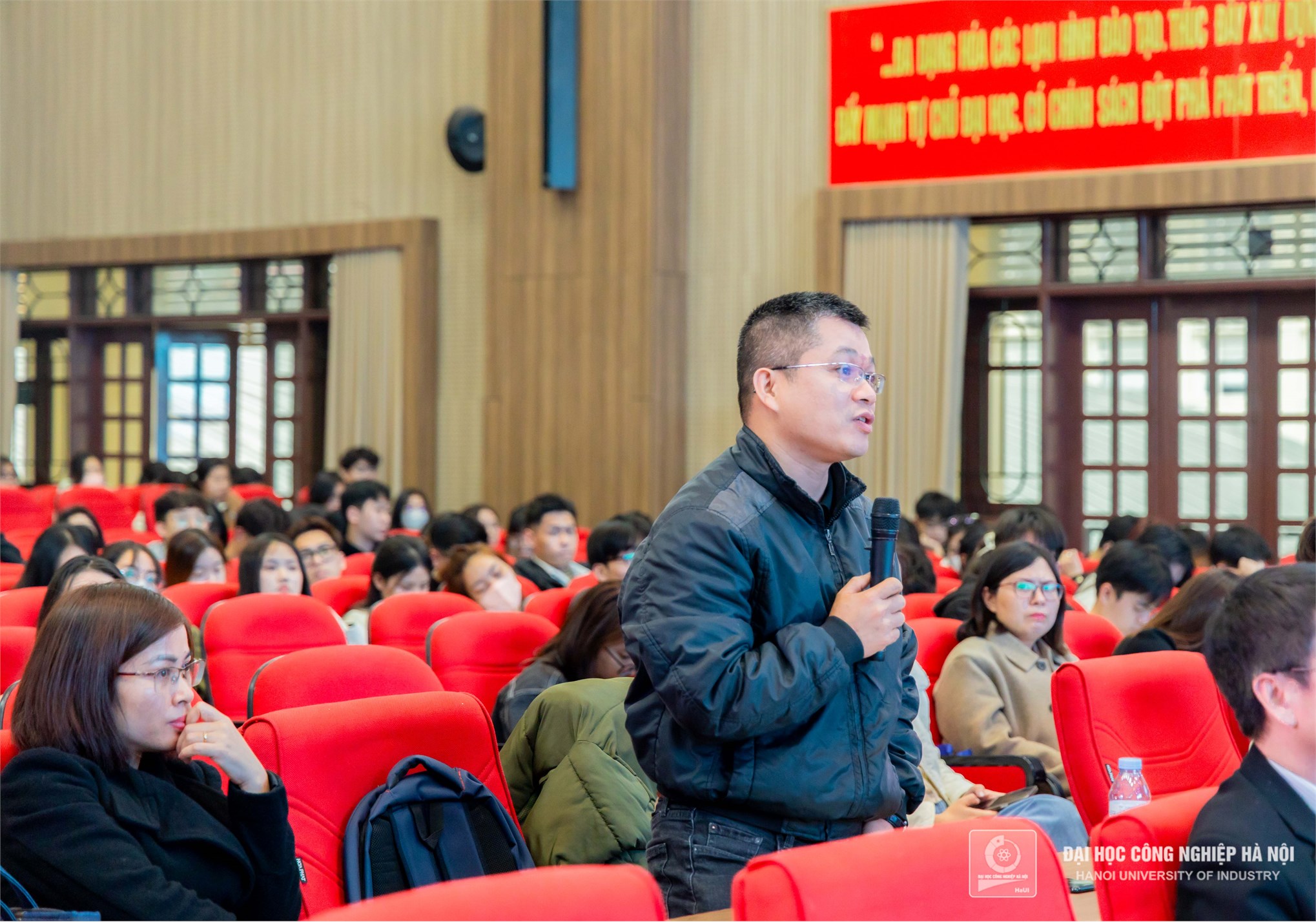 Chuyên gia Hoa Kỳ chỉ ra “điểm sáng` cho logistics Việt Nam và những bài học cho sinh viên HaUI