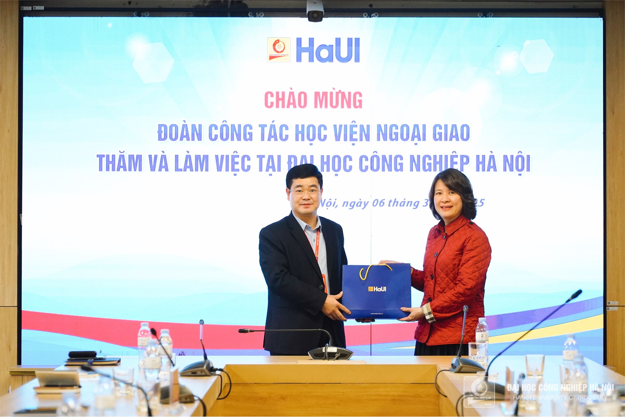 Trường Đại học Công nghiệp Hà Nội đón tiếp và làm việc với Học viện Ngoại giao