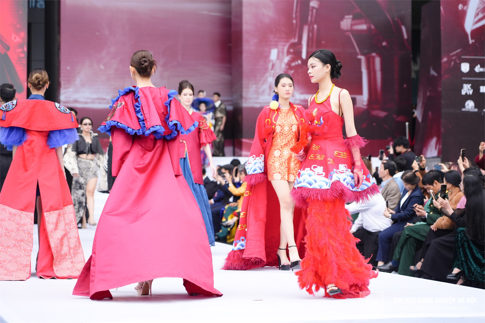 “Hồn Việt” tại Global Student Fashion Week 2025 - Sự giao thoa giữa truyền thống và hiện đại trong thiết kế dạ hội từ sinh viên ngành Thiết kế Thời trang HaUI