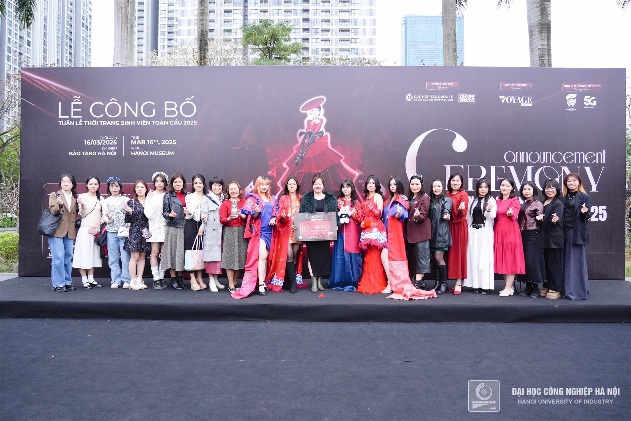 “Hồn Việt” tại Global Student Fashion Week 2025 - Sự giao thoa giữa truyền thống và hiện đại trong thiết kế dạ hội từ sinh viên ngành Thiết kế Thời trang HaUI