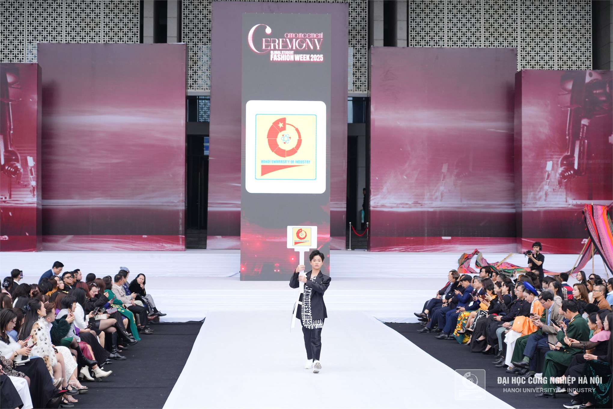 “Hồn Việt” tại Global Student Fashion Week 2025 - Sự giao thoa giữa truyền thống và hiện đại trong thiết kế dạ hội từ sinh viên ngành Thiết kế Thời trang HaUI