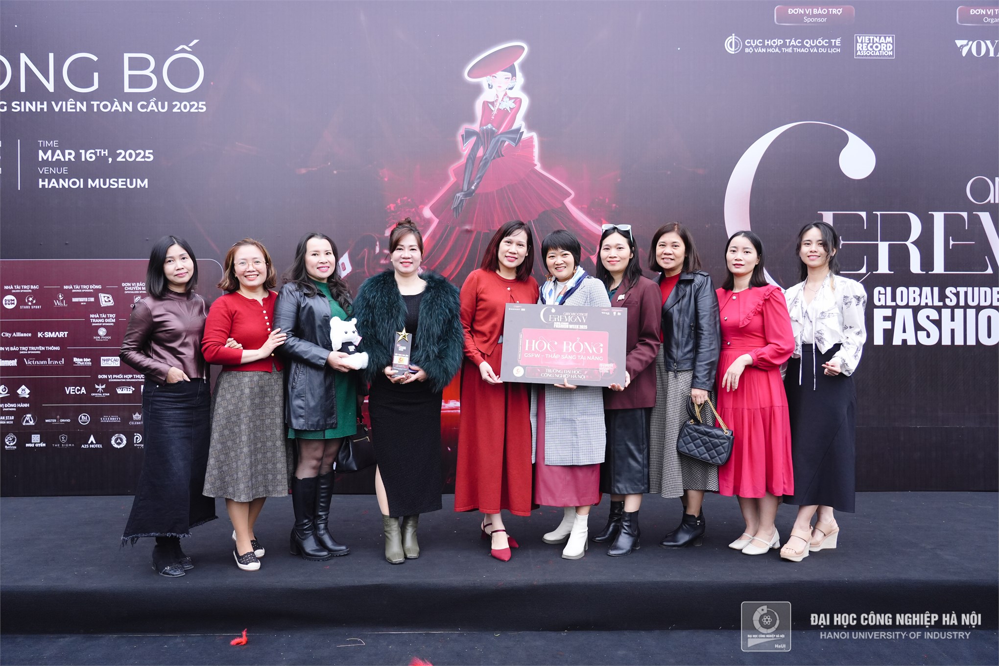 “Hồn Việt” tại Global Student Fashion Week 2025 - Sự giao thoa giữa truyền thống và hiện đại trong thiết kế dạ hội từ sinh viên ngành Thiết kế Thời trang HaUI