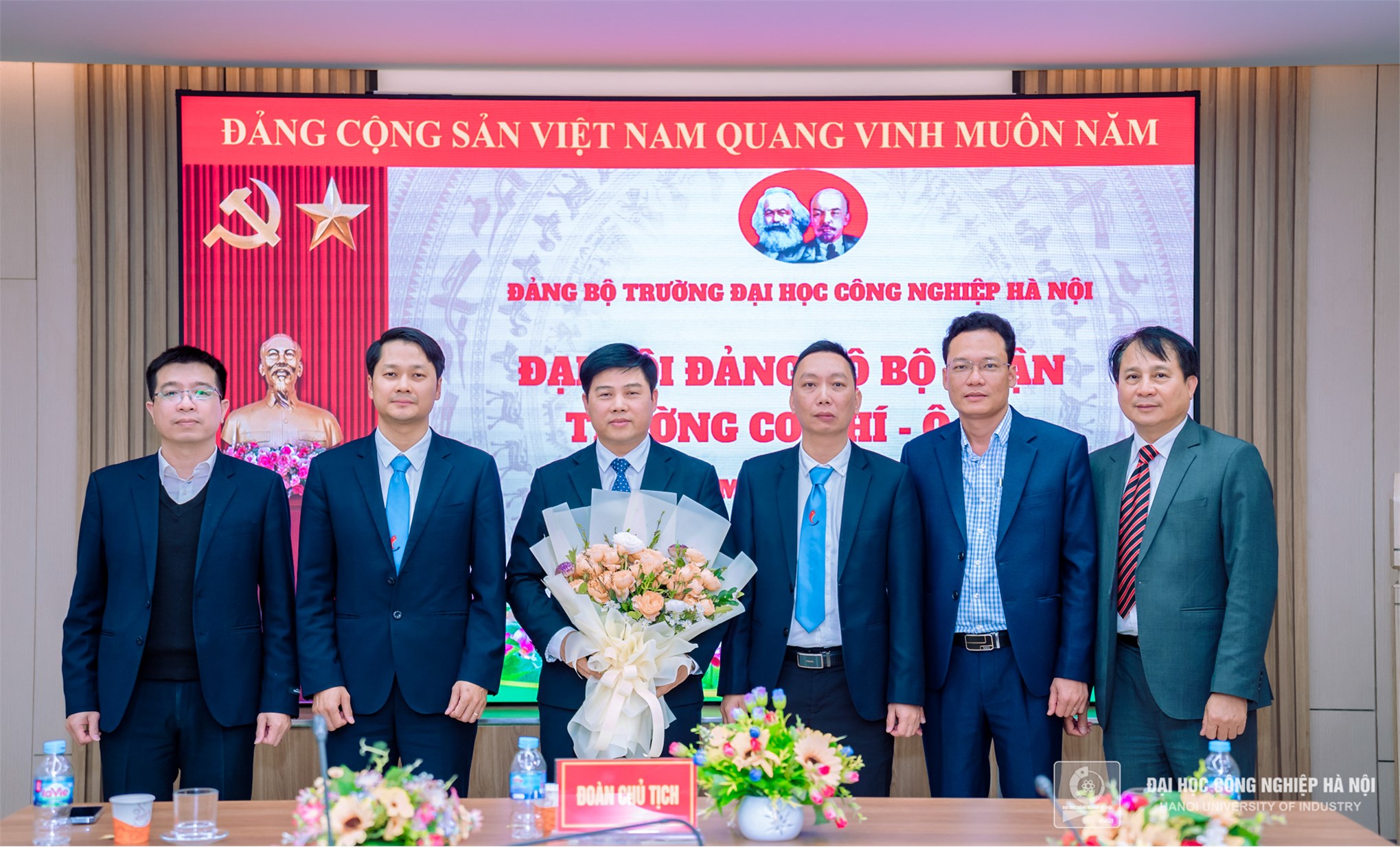 Đại hội các chi bộ, đảng bộ bộ phận: Đổi mới phương thức lãnh đạo, phát huy vai trò của công tác cán bộ để nâng cao năng lực lãnh đạo của Đảng