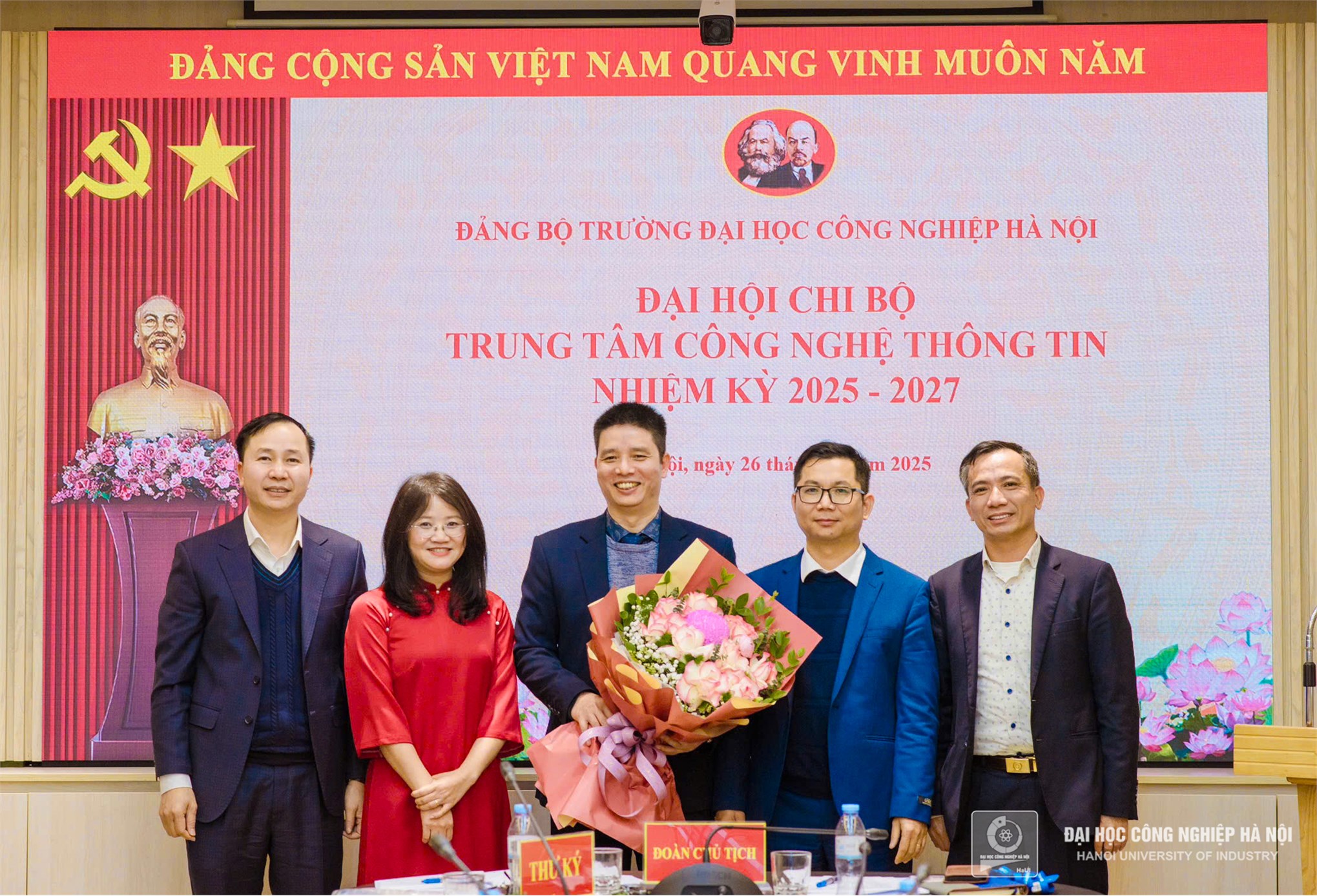 Đại hội các chi bộ, đảng bộ bộ phận: Đổi mới phương thức lãnh đạo, phát huy vai trò của công tác cán bộ để nâng cao năng lực lãnh đạo của Đảng