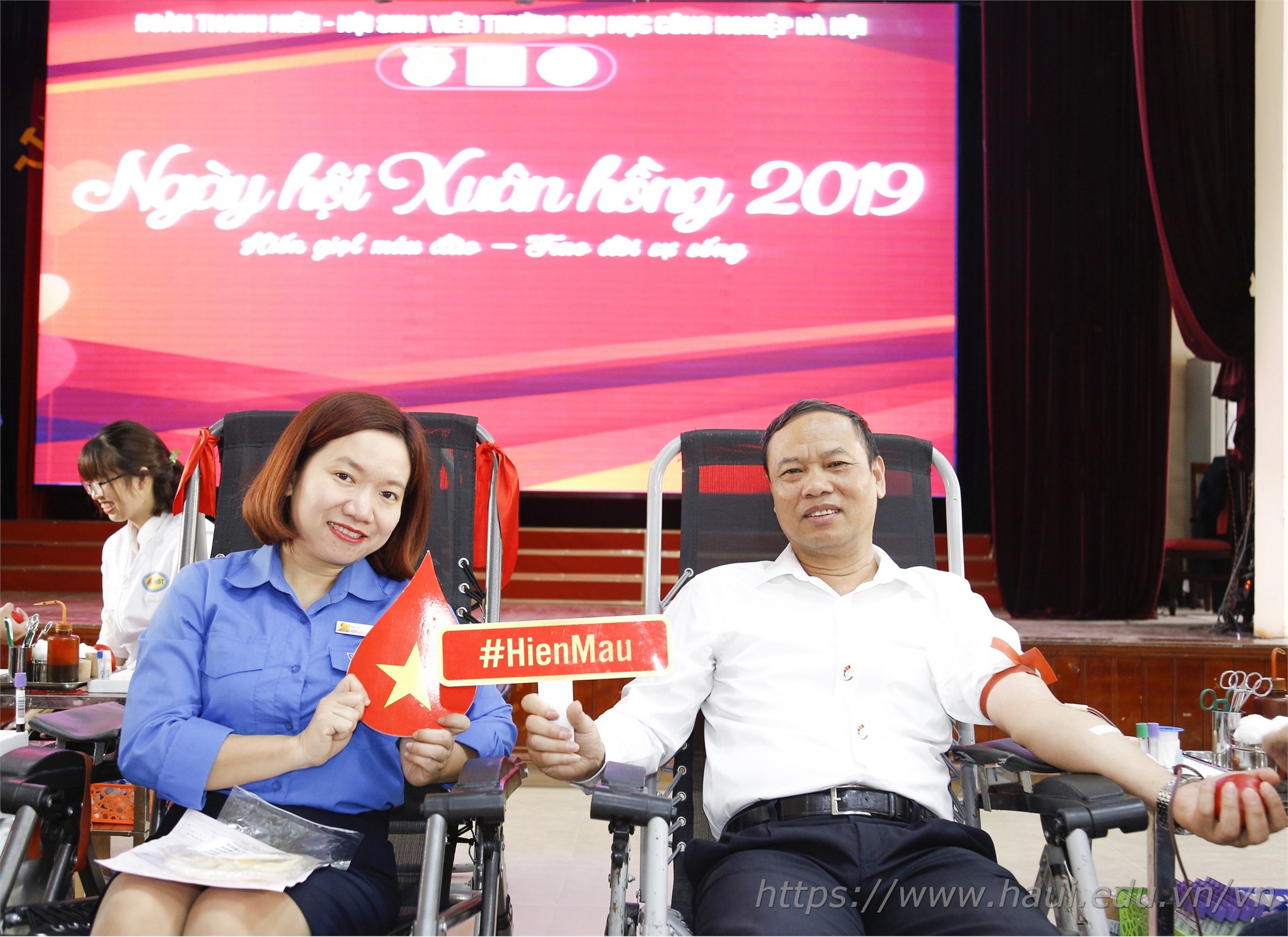 Cán bộ, giảng viên và sinh viên Trường Đại học Công nghiệp Hà Nội hiến tặng gần 2000 đơn vị máu tại Ngày hội Xuân hồng năm 2019