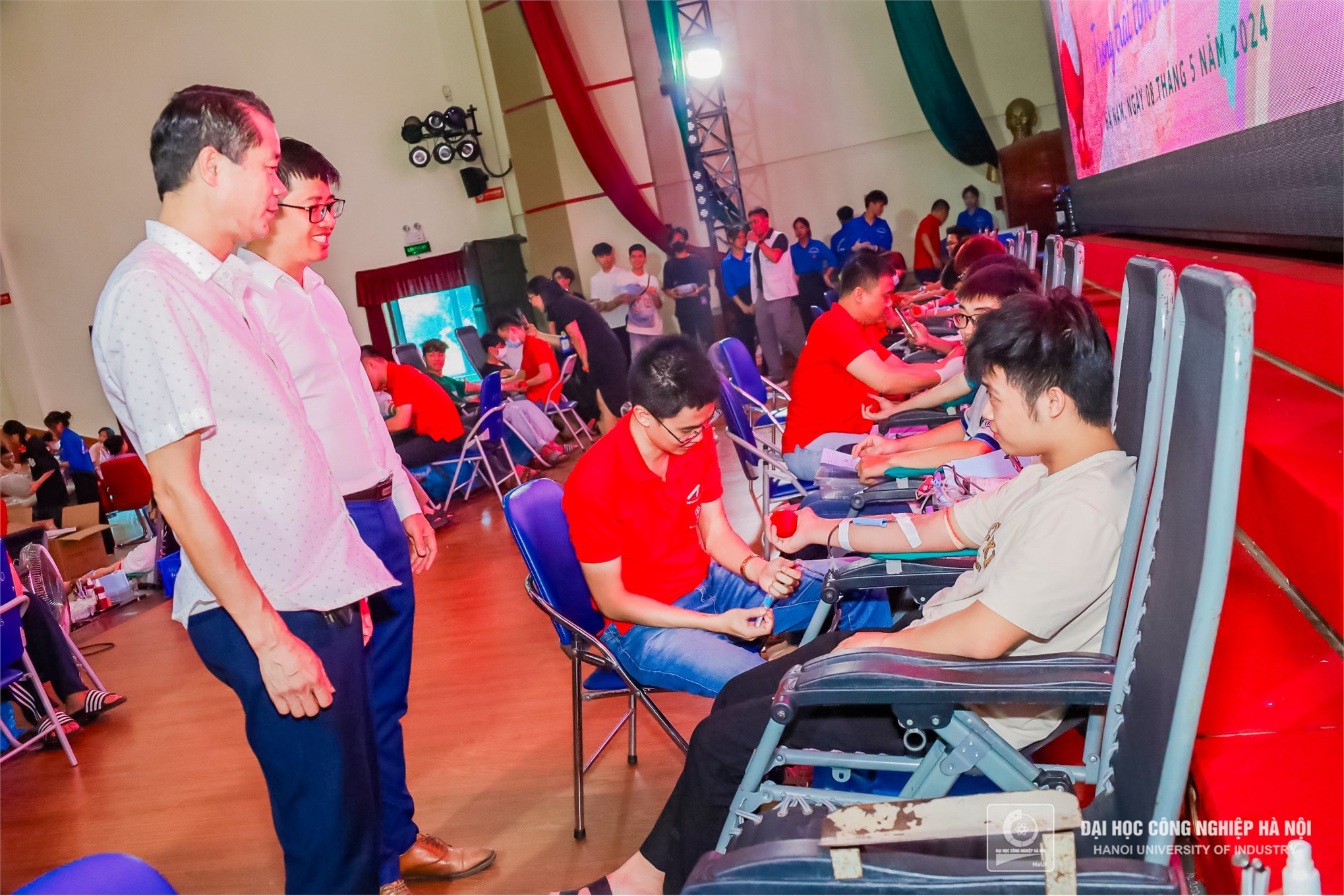 Hanoi University of Industry (HaUI) has once again demonstrated its commitment to humanitarian causes by successfully organizing the Blood Donation Festival 2024. 