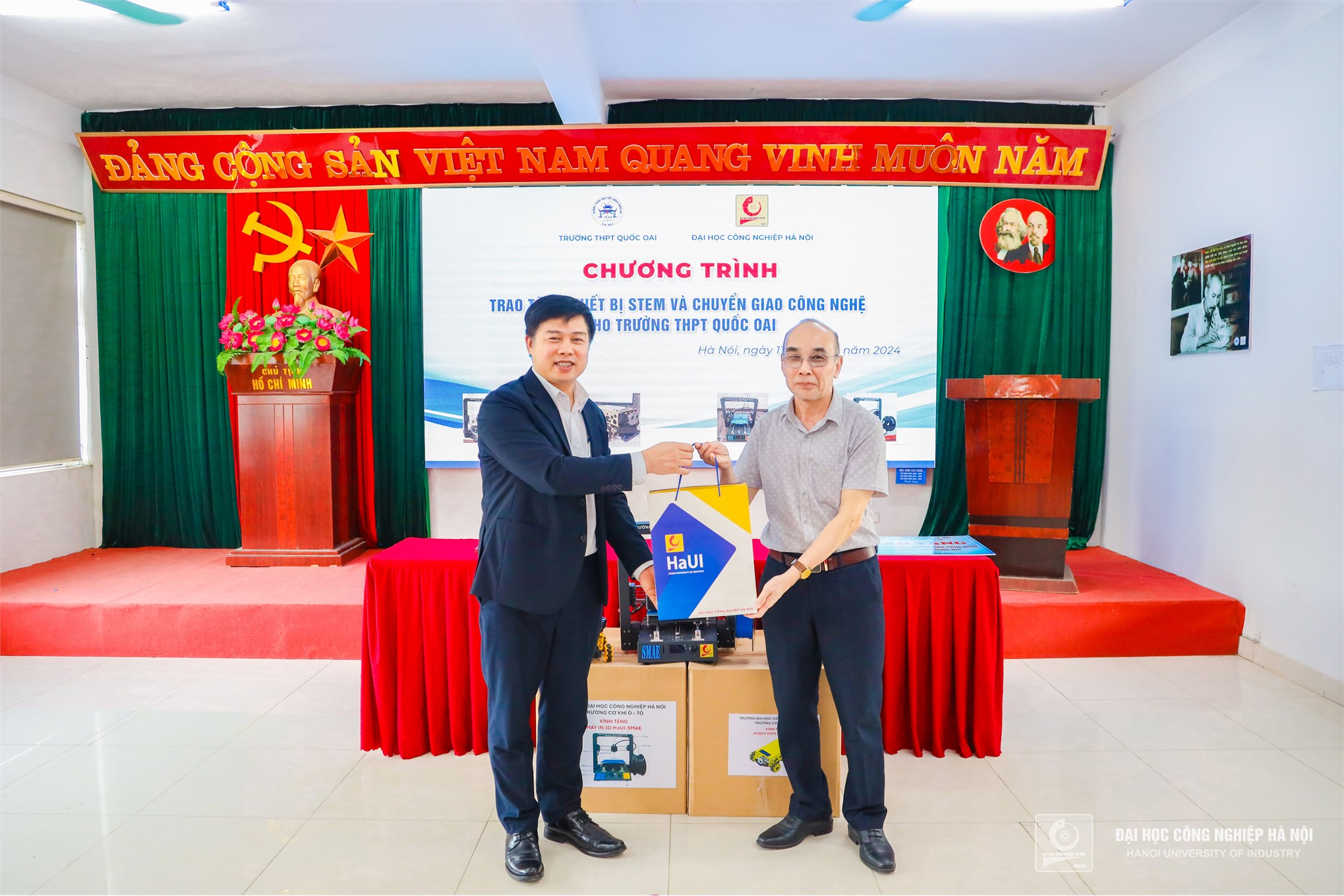 Trường Cơ khí – Ô tô, Đại học Công nghiệp Hà Nội mở rộng hoạt động kết nối giáo dục STEM với học sinh THPT Quốc Oai, Hà Nội