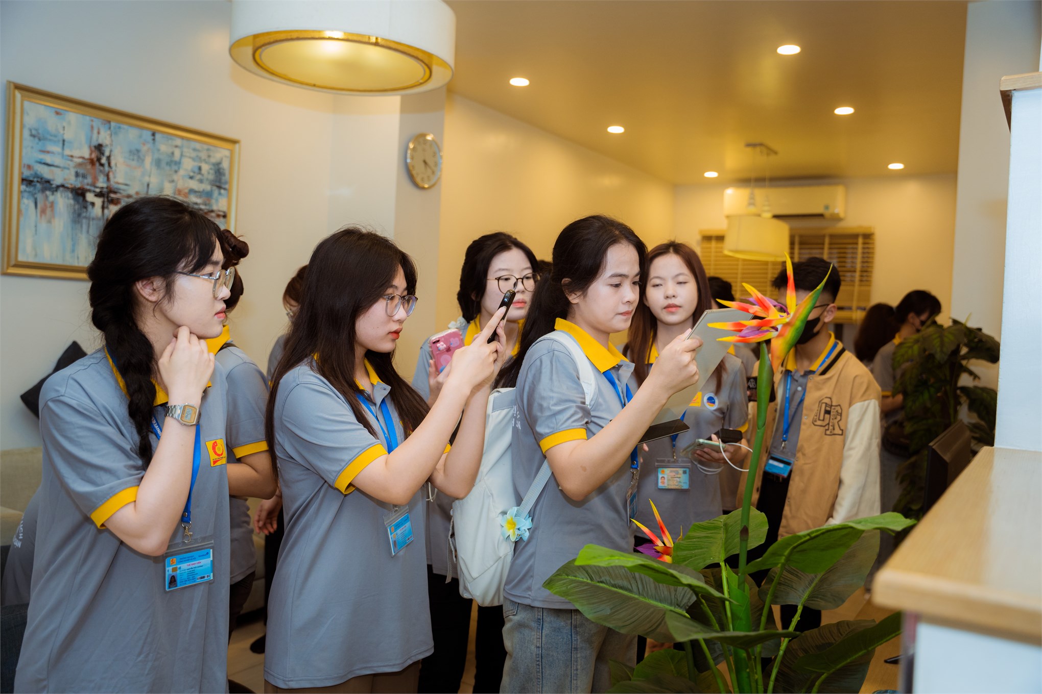 Sinh viên ngành Quản trị khách sạn, ngành Quản trị nhà hàng và dịch vụ ăn uống, Đại học Công nghiệp Hà Nội với hoạt động trải nghiệm thực tế