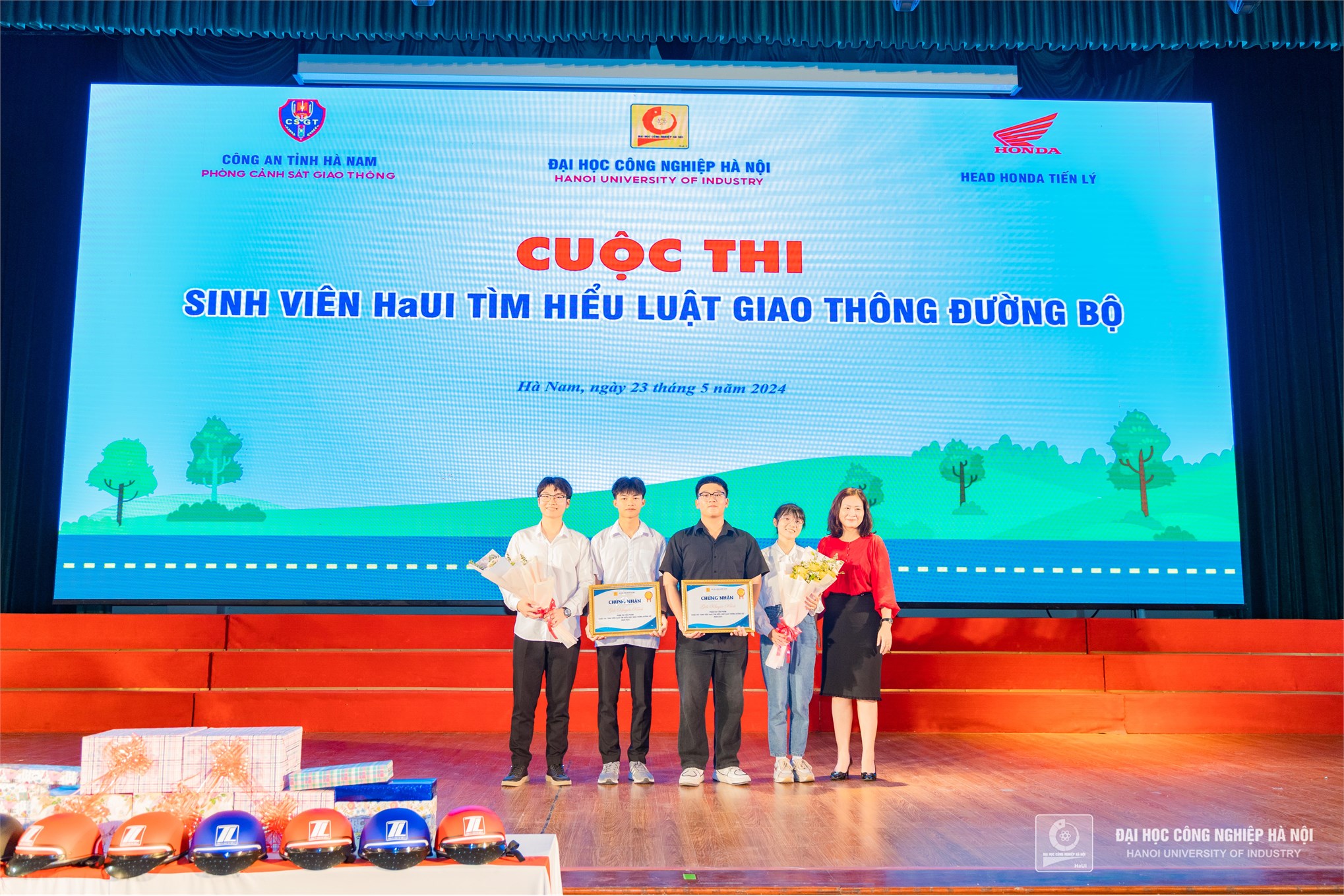 Đẩy mạnh tuyên truyền, phổ biến Luật Giao thông đường bộ cho sinh viên Đại học Công nghiệp Hà Nội