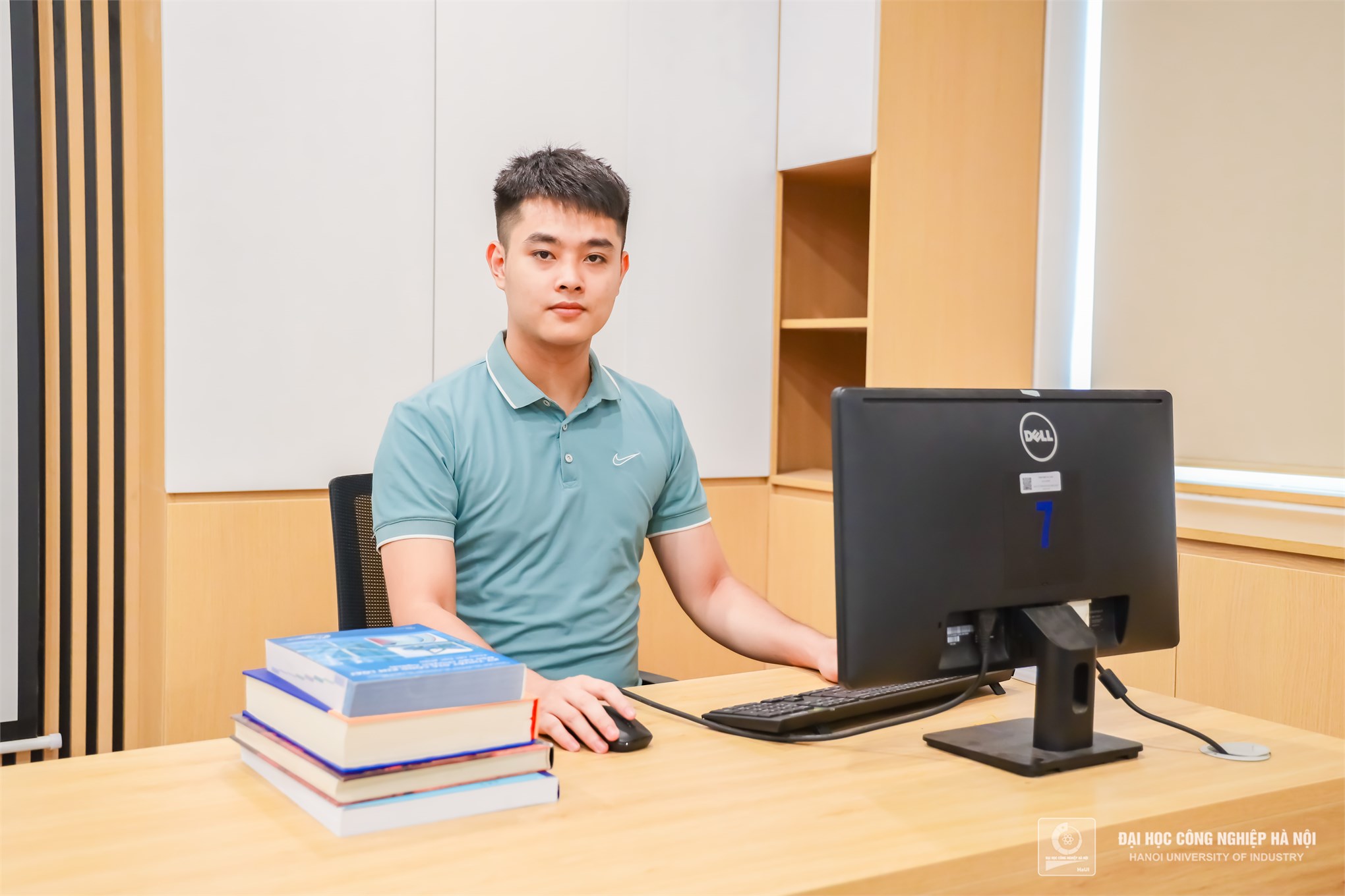 Thủ khoa ngành Công nghệ kỹ thuật điều khiển và tự động hóa, Đại học Công nghiệp Hà Nội có thành tích nghiên cứu khoa học và công bố quốc tế ấn tượng