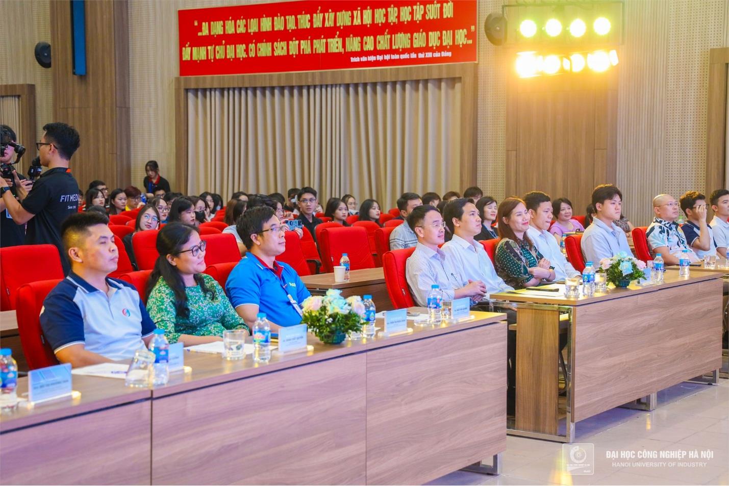 [doanhnghieptiepthi] Đại học Công nghiệp Hà Nội: Tổ chức thành công đêm chung kết Marketing Journey 2024