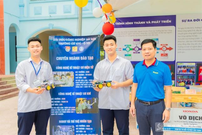 [tienphong] Trường Cơ khí - Ô tô, Đại học Công nghiệp Hà Nội ươm mầm tài năng khoa học công nghệ từ giáo dục STEM
