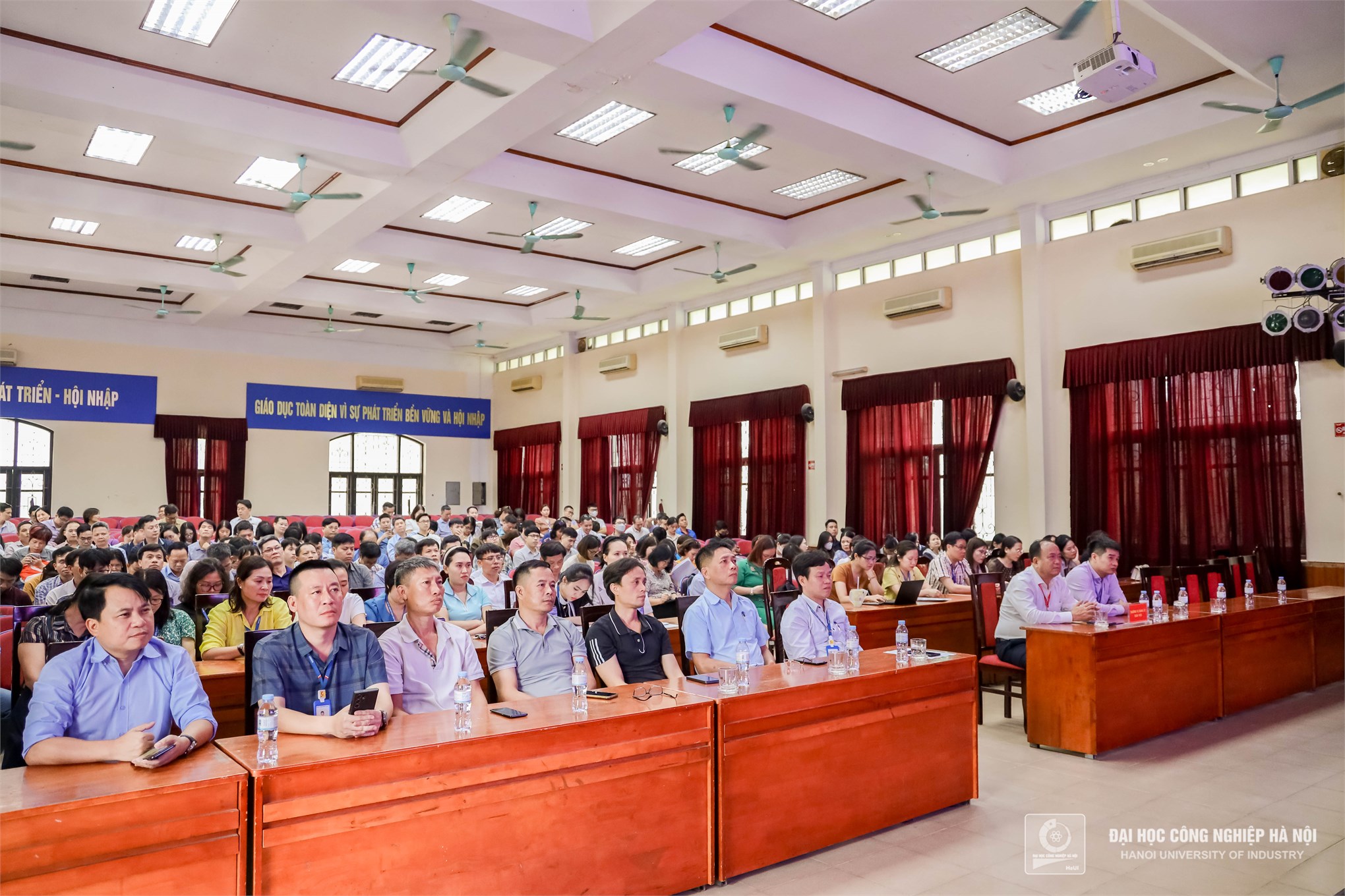 Đảng bộ Trường Đại học Công nghiệp Hà Nội quyết tâm hoàn thành thắng lợi nhiệm vụ chính trị năm 2024