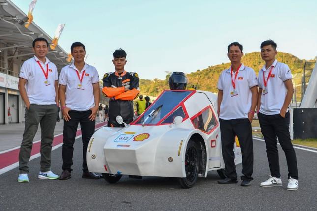[tienphong] Sinh viên Việt Nam mang mô hình xe chạy năng lượng khí hydro ra đấu trường khu vực