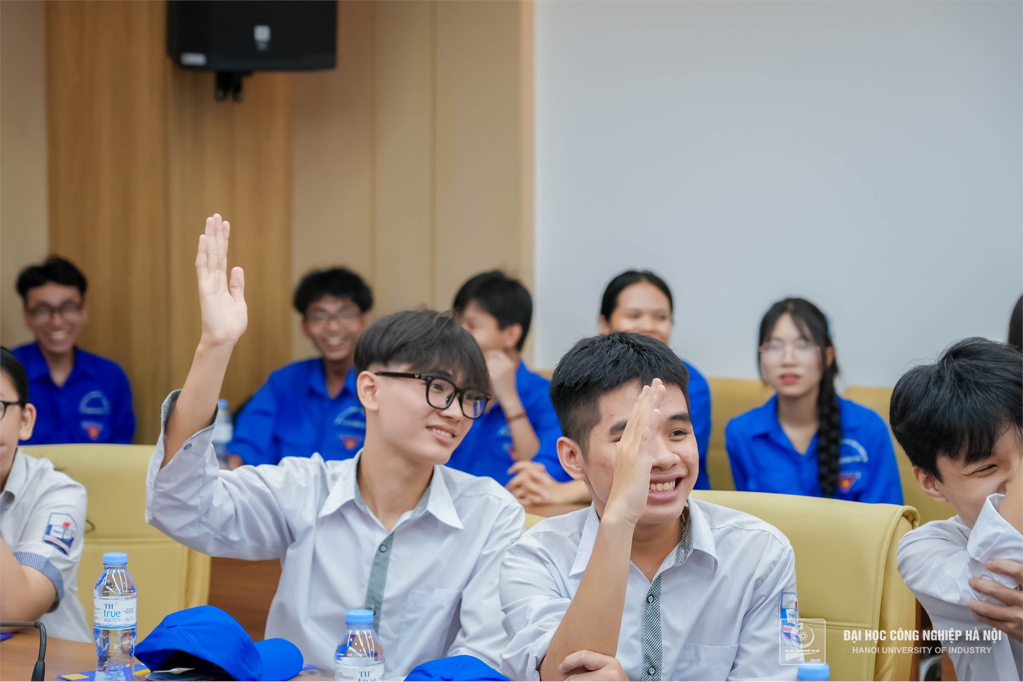 HaUI Welcomes Nguyen Sy Sach High School for Career Guidance Tour