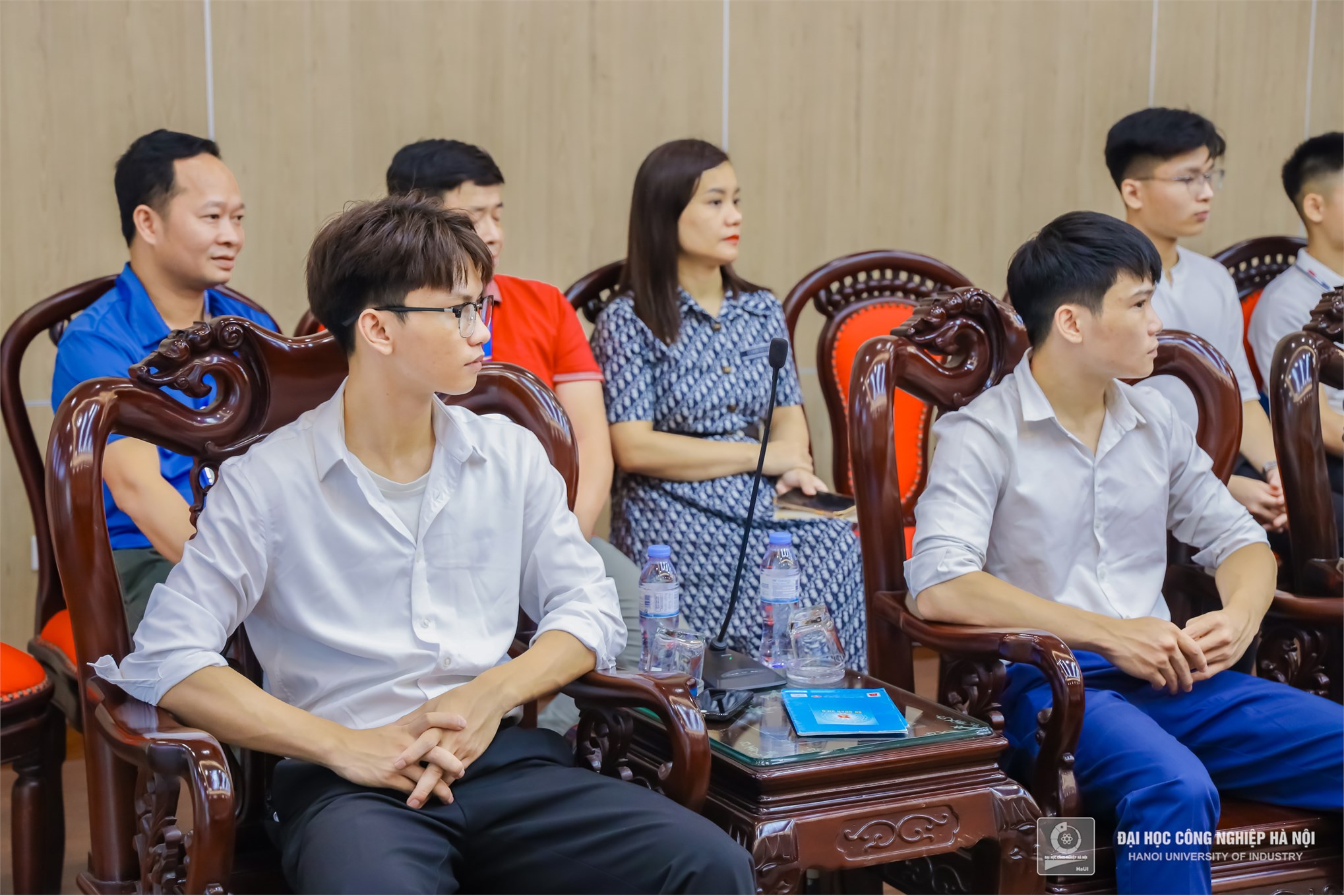 Trường Đại học Công nghiệp Hà Nội giao nhiệm vụ cho 20 sinh viên tốt nghiệp đại học đi đào tạo Sỹ quan dự bị