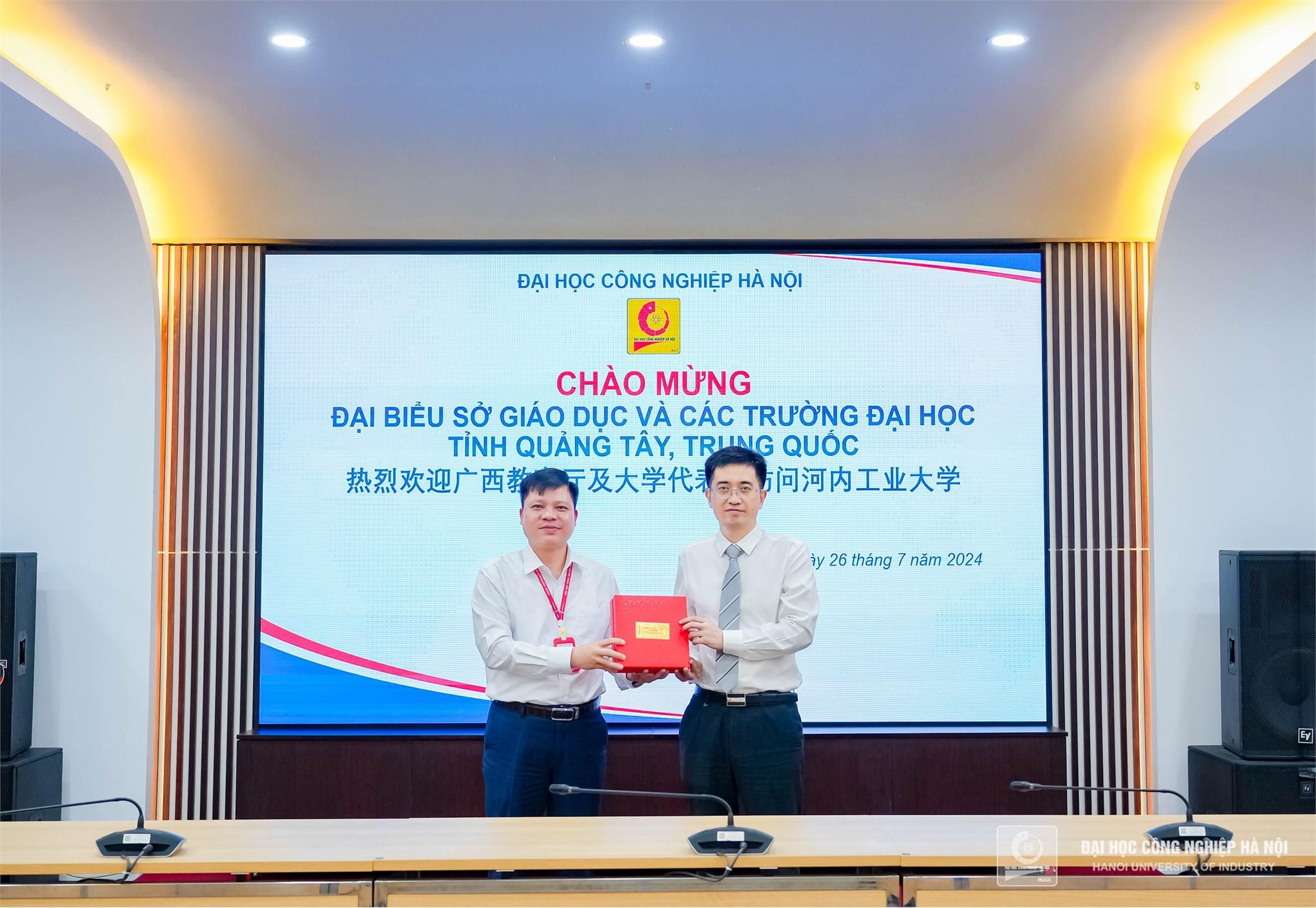 [moit] Trường Đại học Công nghiệp Hà Nội mở rộng hợp tác đào tạo với các trường đại học tỉnh Quảng Tây, Trung Quốc