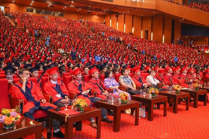 [tapchicongthuong] Đại học Công nghiệp Hà Nội: Trao bằng cho gần 6.000 tiến sĩ, thạc sĩ, kĩ sư, cử nhân