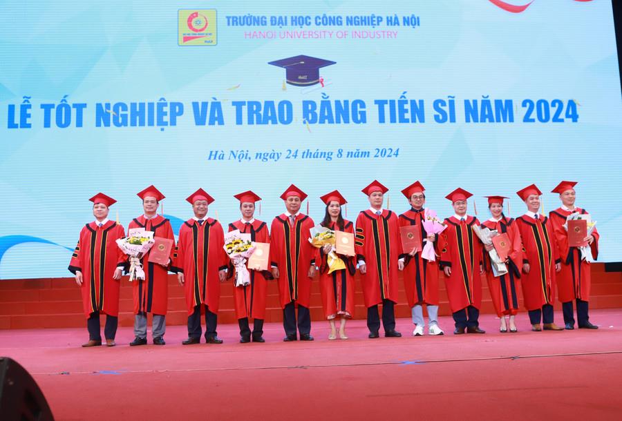 [giaoducthoidai] Trường ĐH Công nghiệp Hà Nội trao bằng tốt nghiệp cho hơn 5.000 sinh viên