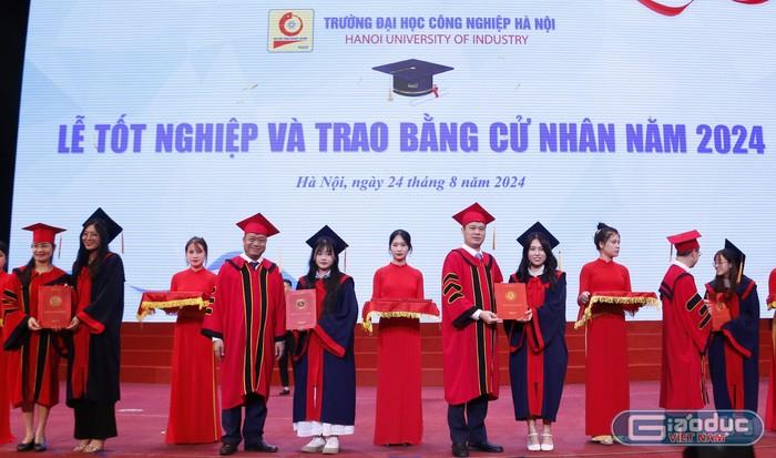 [giaoduc] HaUI trao bằng tốt nghiệp cho gần 6.000 tiến sĩ, thạc sĩ, kỹ sư, cử nhân