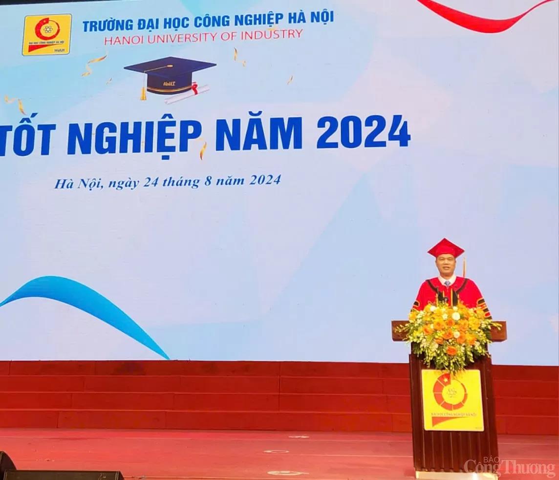 [congthuong] HaUI trao bằng tốt nghiệp cho gần 6.000 tân Tiến sĩ, Thạc sĩ, Kĩ sư và Cử nhân