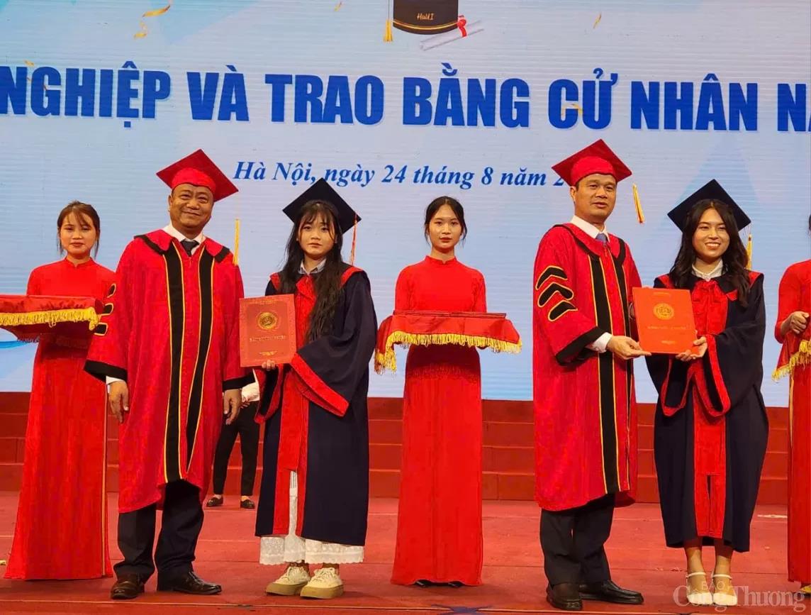 [congthuong] HaUI trao bằng tốt nghiệp cho gần 6.000 tân Tiến sĩ, Thạc sĩ, Kĩ sư và Cử nhân