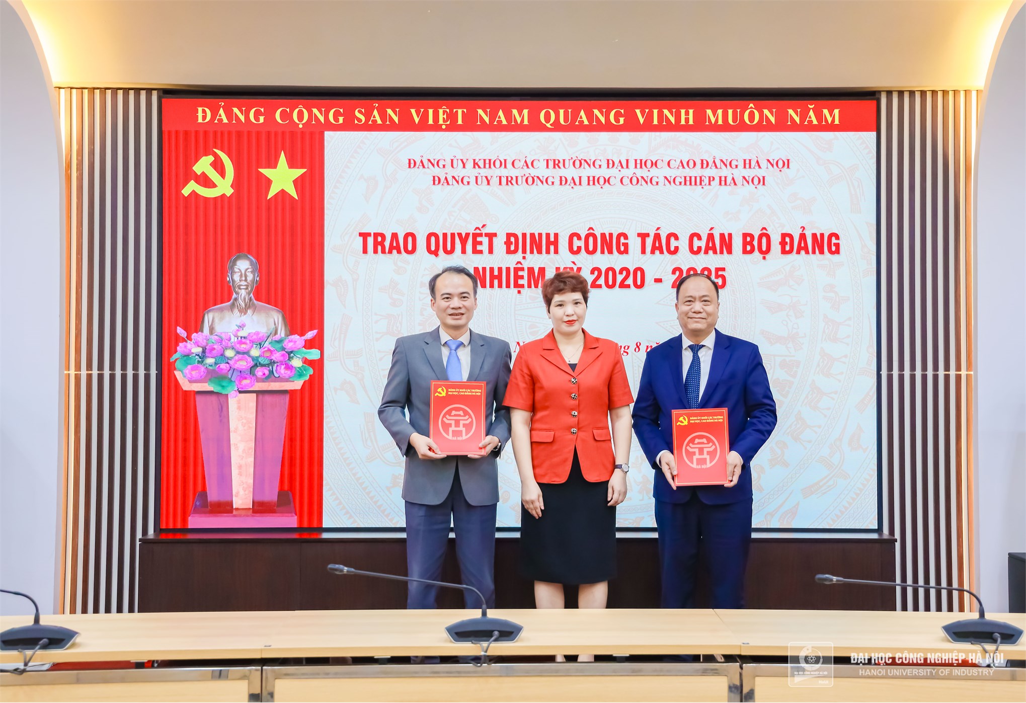 Chuẩn y chức danh Phó Bí thư Đảng uỷ và chức danh Uỷ viên Ban thường vụ Đảng ủy Trường Đại học Công nghiệp Hà Nội, nhiệm kỳ 2020-2025