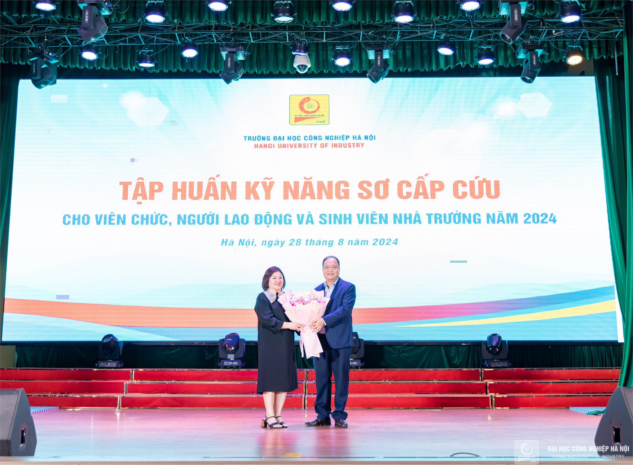 Gần 500 viên chức, người lao động, sinh viên Trường Đại học Công nghiệp Hà Nội tham dự tập huấn kỹ năng sơ cấp cứu