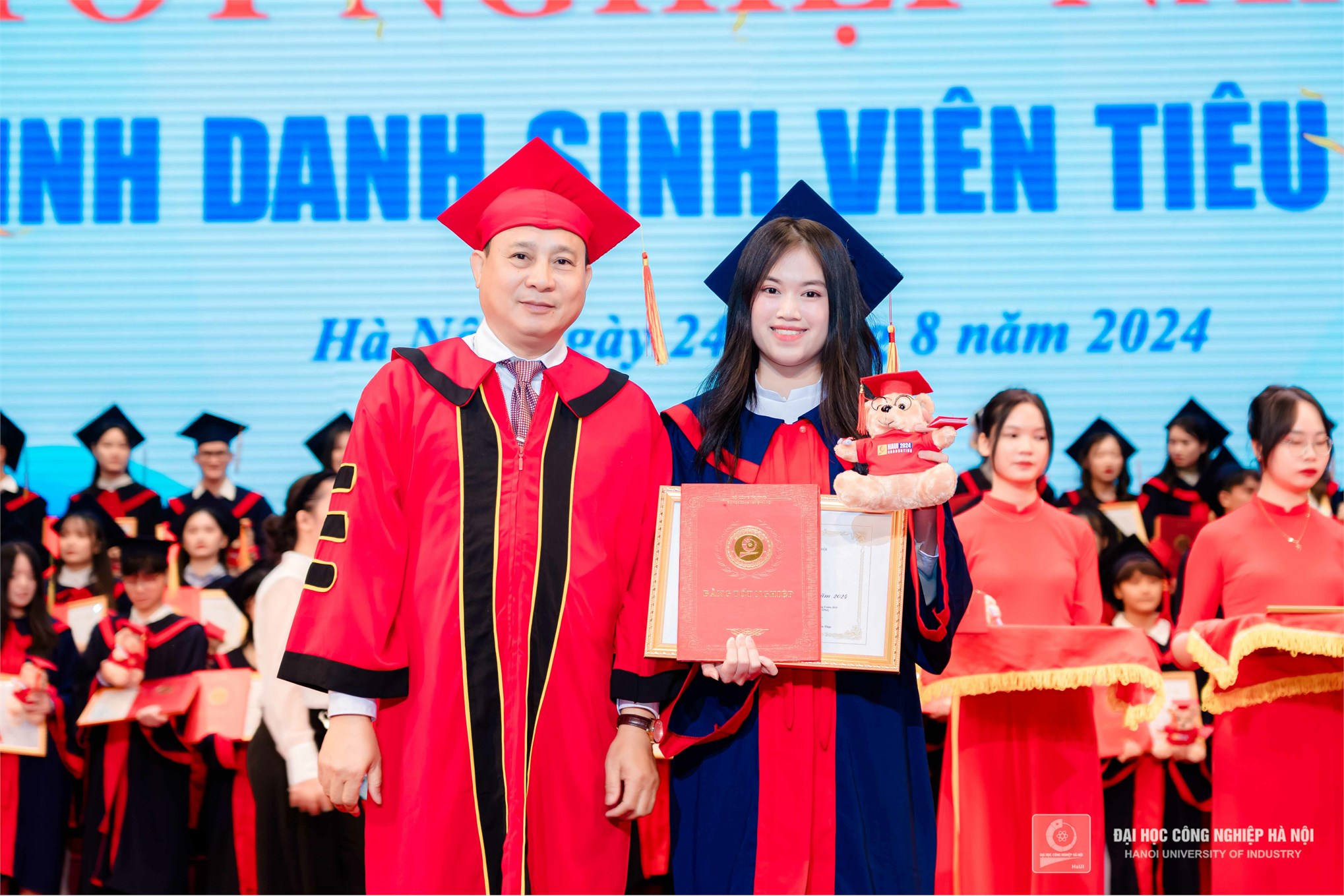 Sinh viên Nguyễn Thị Hương Giang: Tân thủ khoa ngành Kế toán, Trường Đại học Công nghiệp Hà Nội tốt nghiệp sớm loại xuất sắc