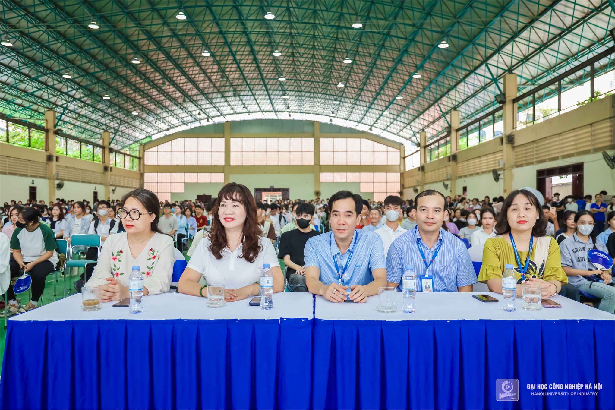 Sinh viên K19 - Hân hoan ngày tựu trường