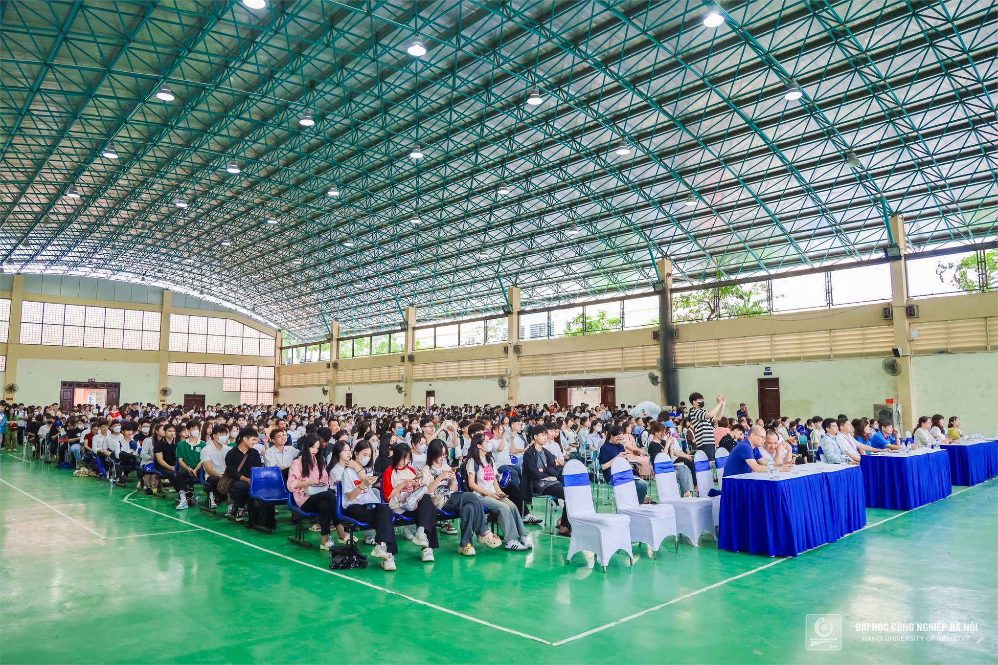 Sinh viên K19 - Hân hoan ngày tựu trường