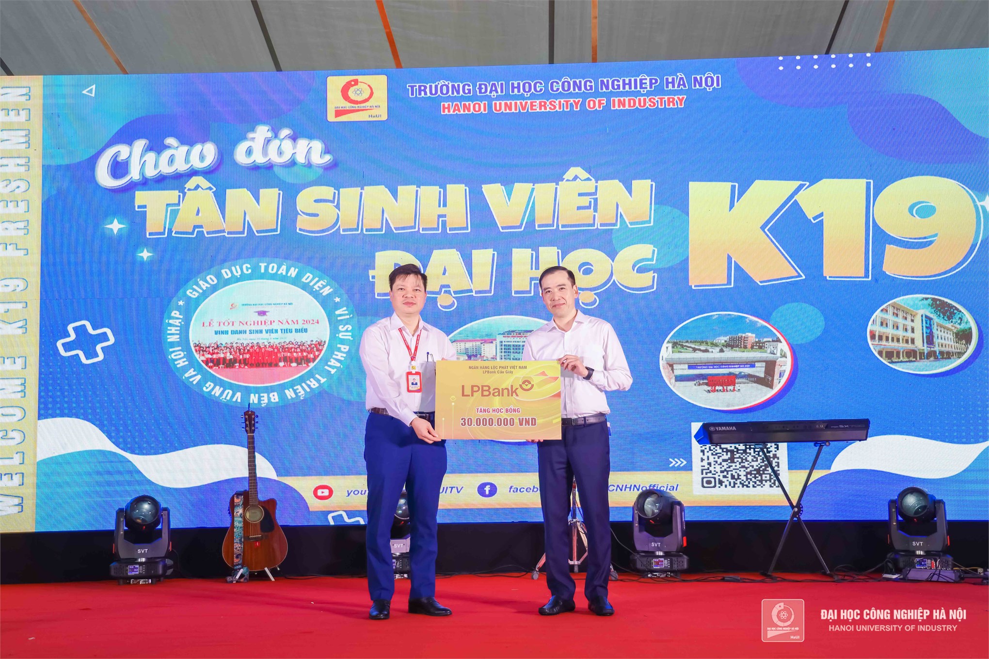 Sinh viên K19 - Hân hoan ngày tựu trường