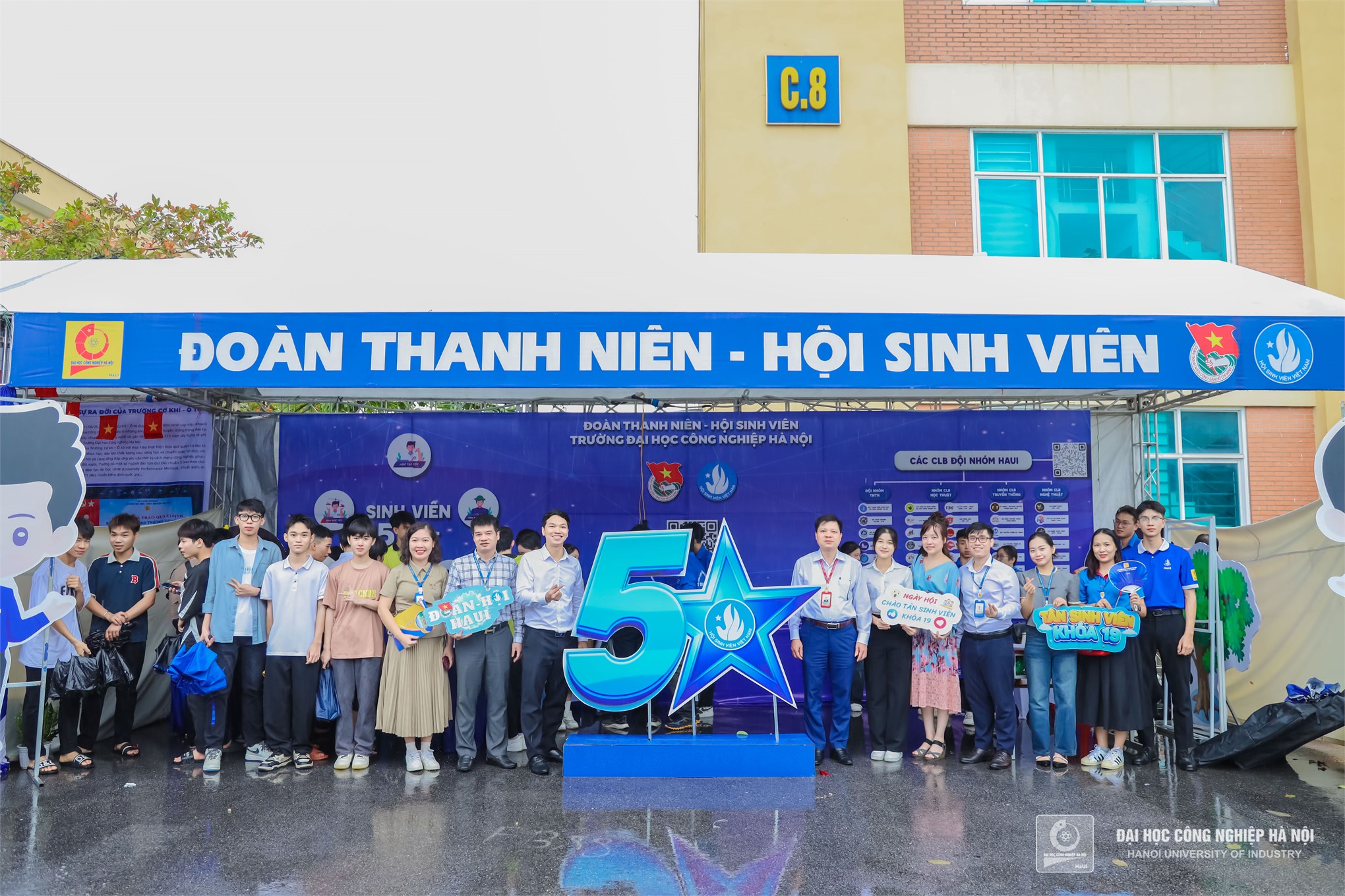 Sinh viên K19 - Hân hoan ngày tựu trường