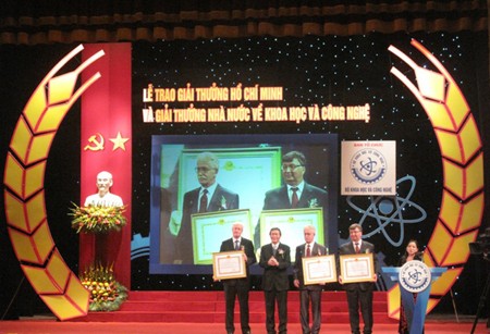 Lễ trao Giải thưởng Hồ Chí Minh và Giải thưởng Nhà nước về Khoa học và Công nghệ