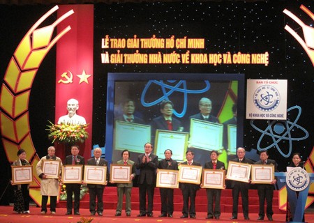 Lễ trao Giải thưởng Hồ Chí Minh và Giải thưởng Nhà nước về Khoa học và Công nghệ