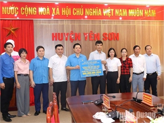 [baotuyenquang] Công đoàn Trường Đại học Công nghiệp Hà Nội trao 600 triệu đồng hỗ trợ xã Chiêu Yên, Phúc Ninh khắc phục bão số 3