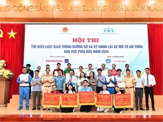 [moet] Hội thi tìm hiểu Luật Giao thông đường bộ và kỹ năng lái xe mô tô an toàn