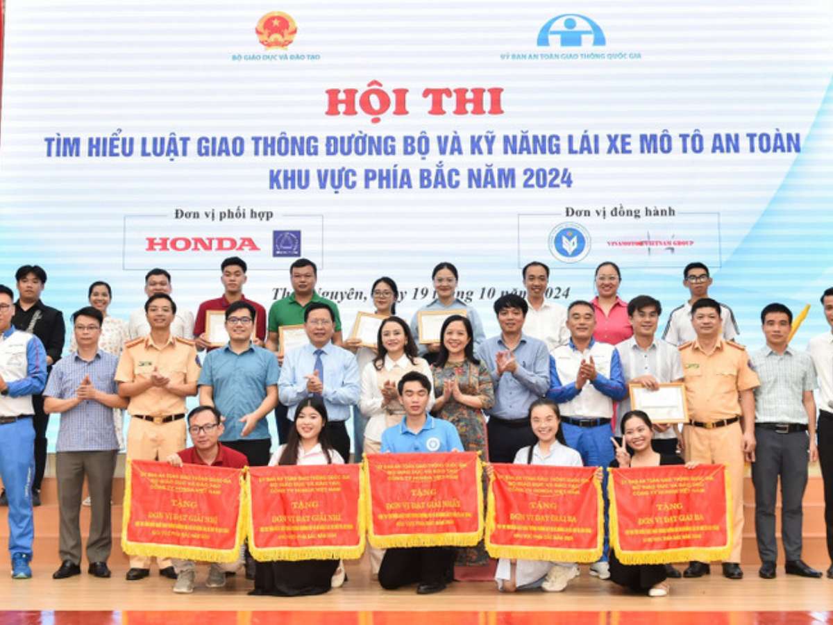 [giaoducthoidai] Nâng cao ý thức chấp hành giao thông cho học sinh, sinh viên