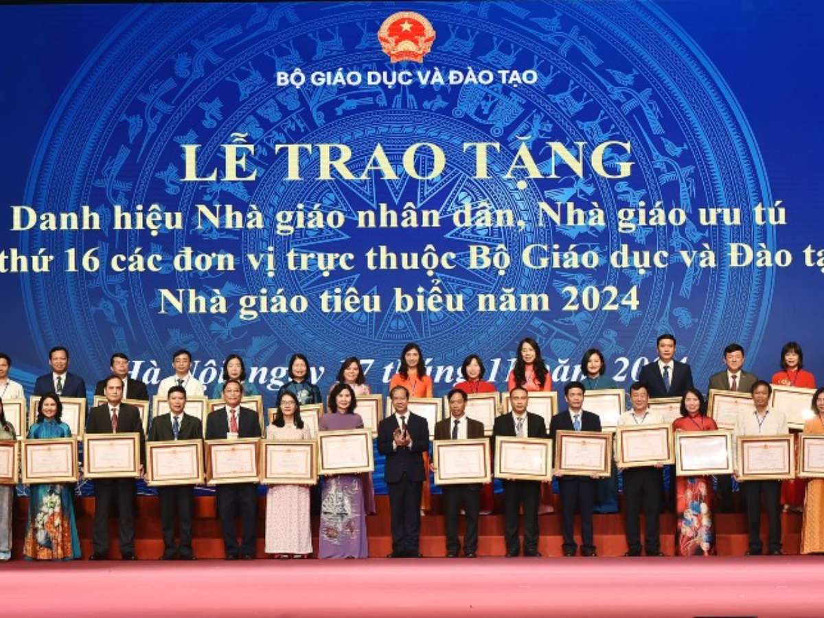 [baodautu] Vinh danh Nhà giáo nhân dân, Nhà giáo ưu tú, cán bộ quản lý tiêu biểu năm 2024