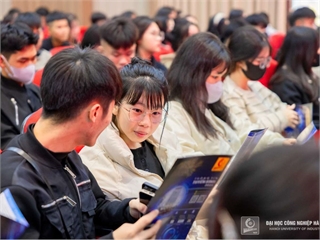 Exploring Future Paths: Over 800 Students, Teachers, and Parents from Tan Yen No. 2 High School Visit Hanoi University of Industry