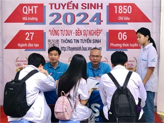 [congluan] Xét tuyển bằng học bạ vẫn được coi là 'mỏ vàng' để thu hút thí sinh ứng tuyển