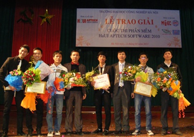 Trao giải Hội thi “Phần mềm HaUI Aptech Software 2010”