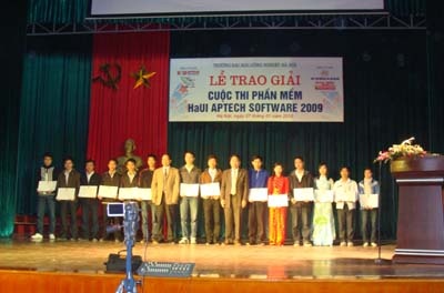 Trao giải Hội thi “Phần mềm HaUI Aptech Software 2009”