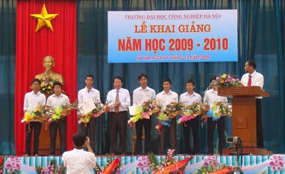 Khai giảng năm học 2009 - 2010