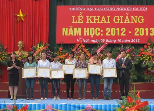 Trường Đại học Công nghiệp Hà Nội tổ chức khai giảng năm học 2012 - 2013