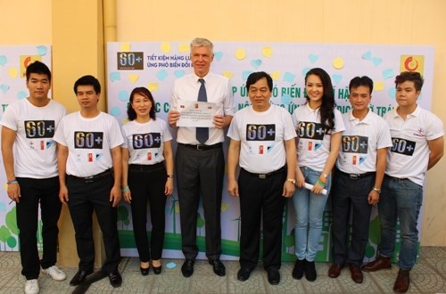 HaUI Takes Part in “Earth Hour 2015” Campaign.